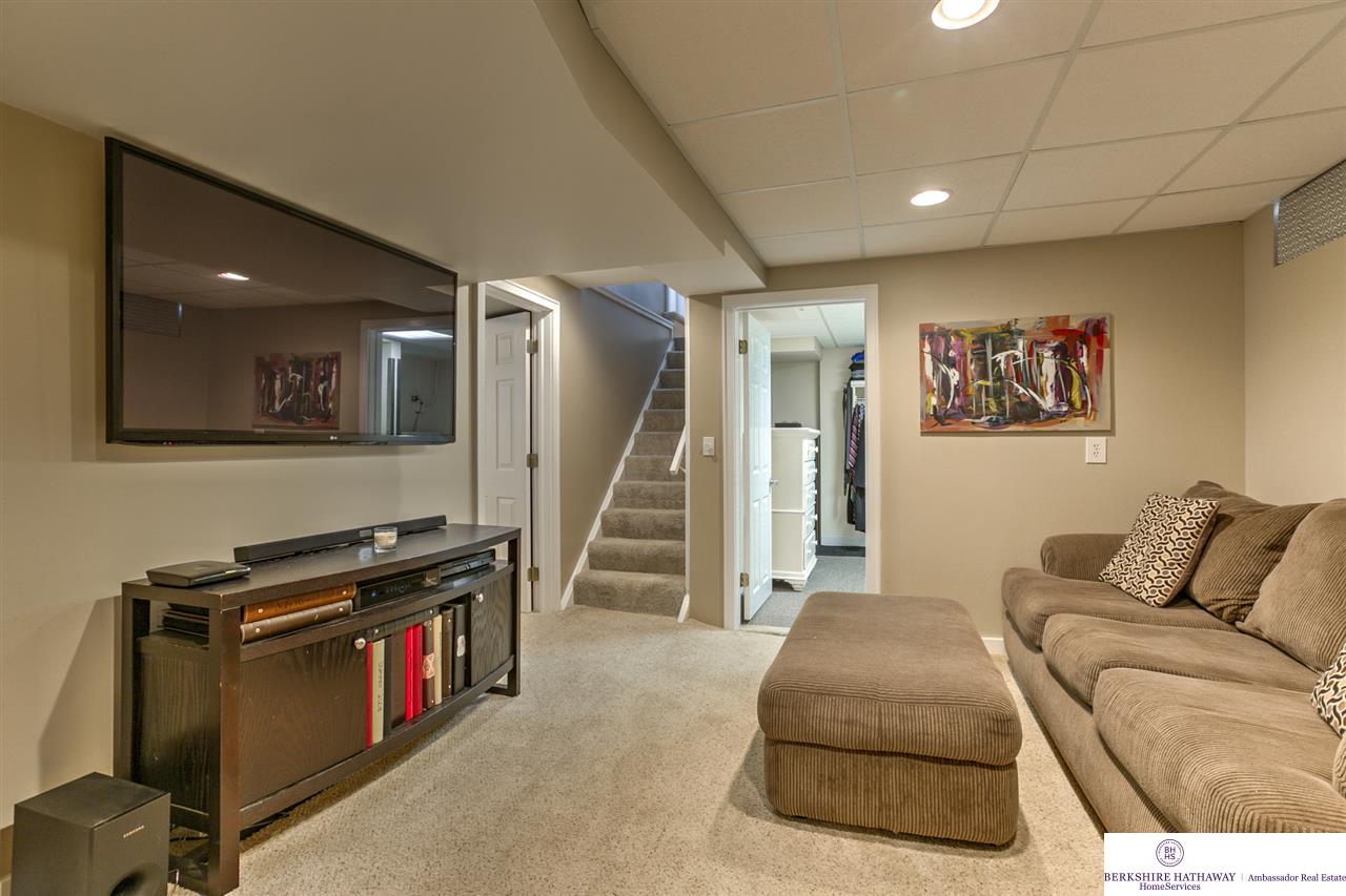 9426 N 29, Omaha, NE 68112