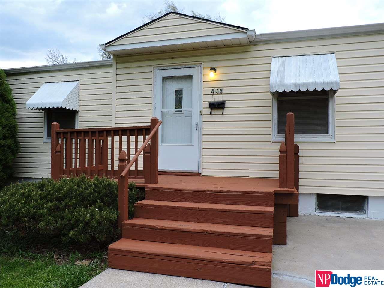 815Cole Creek, Omaha, NE 68114