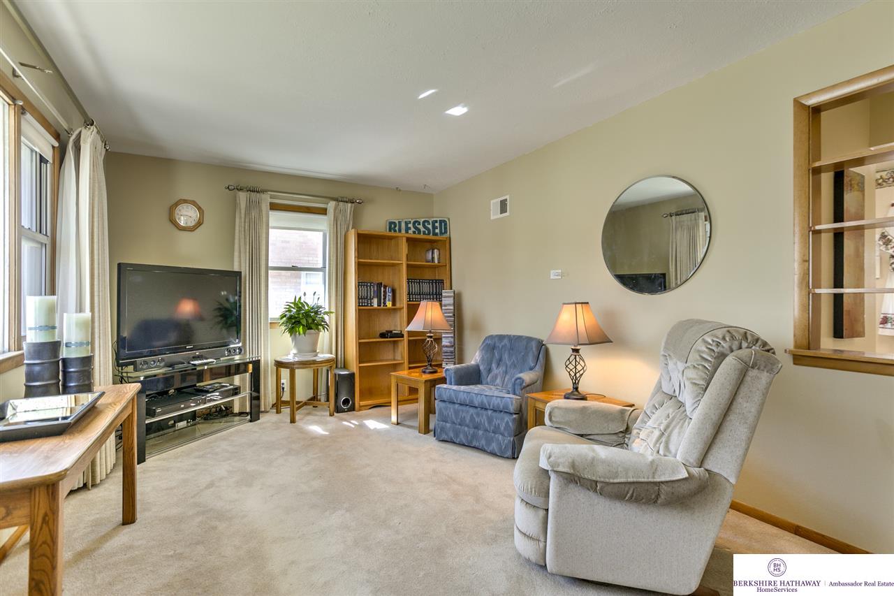 7810Charles, Omaha, NE 68114