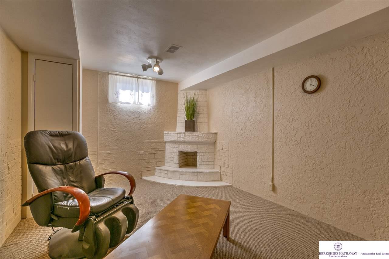 7810Charles, Omaha, NE 68114