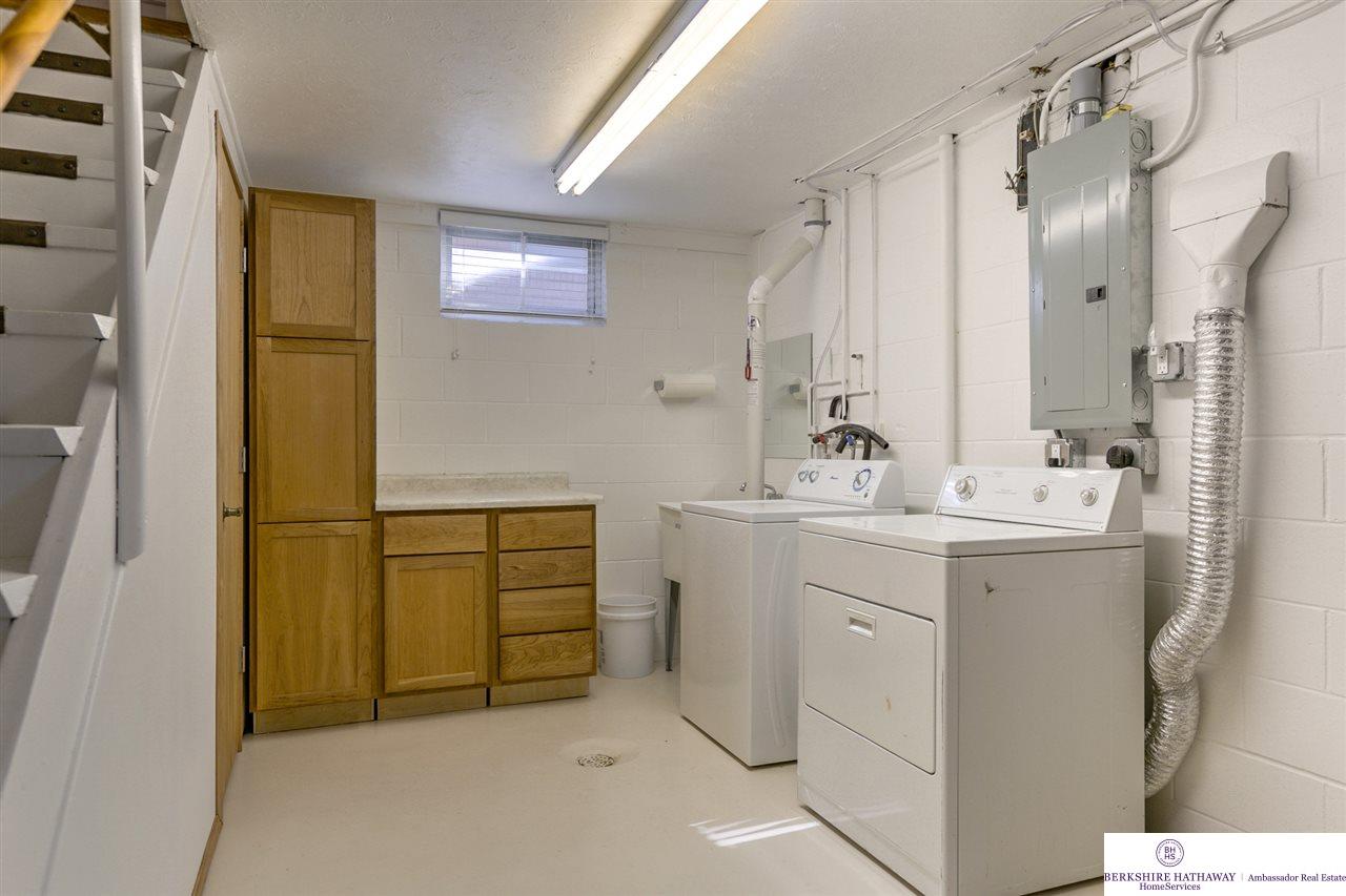 7810Charles, Omaha, NE 68114