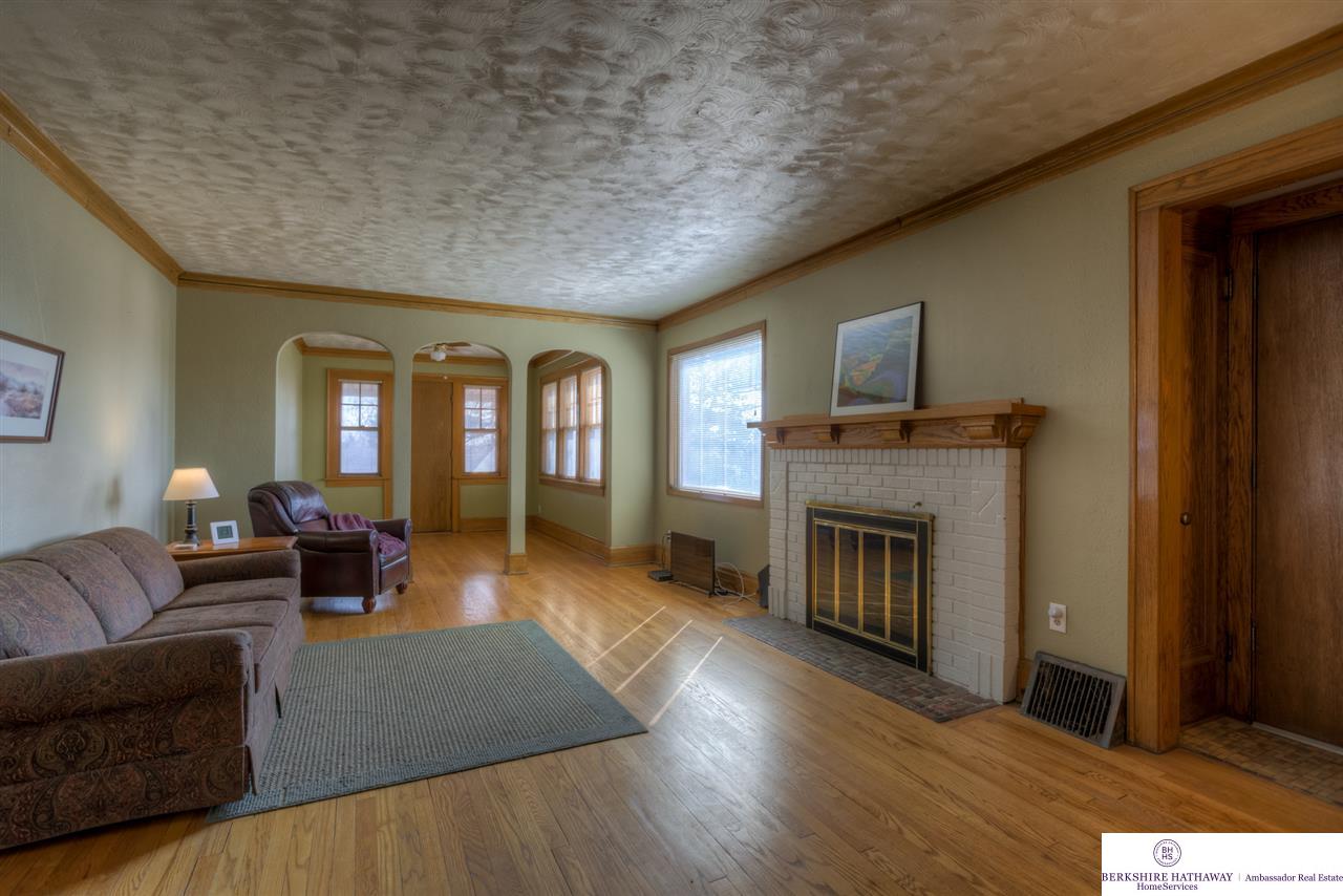 1029 N 72, Omaha, NE 68114