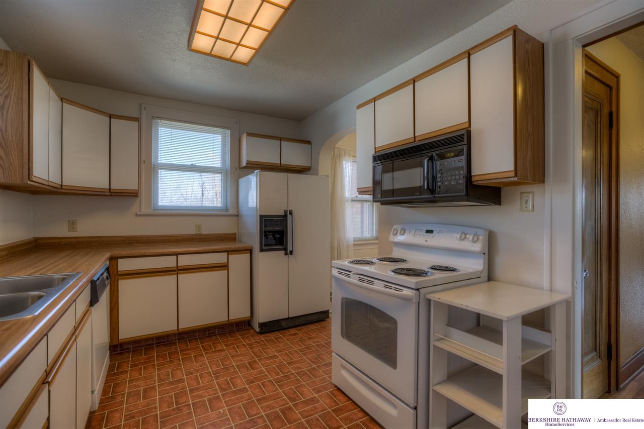 1029 N 72, Omaha, NE 68114