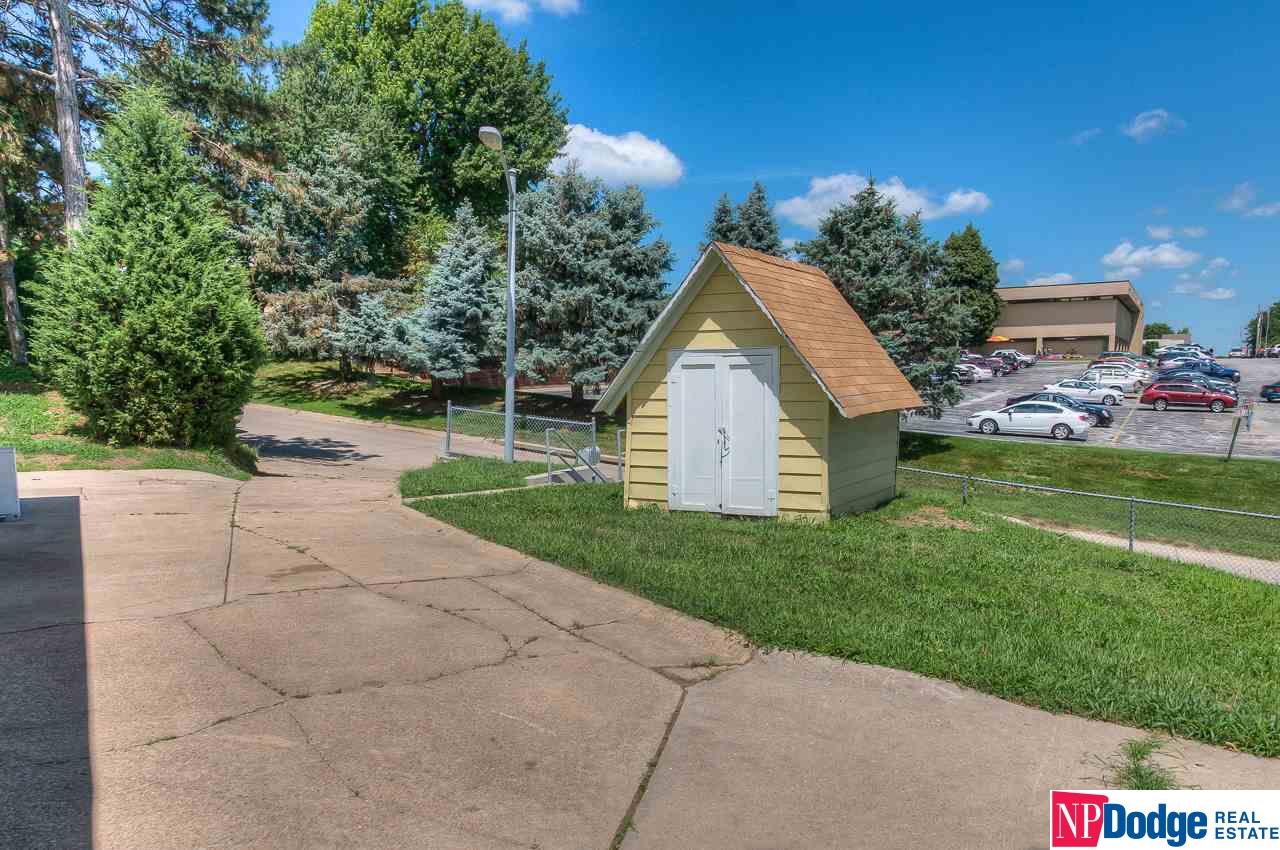 1624 N 90th, Omaha, NE 68114