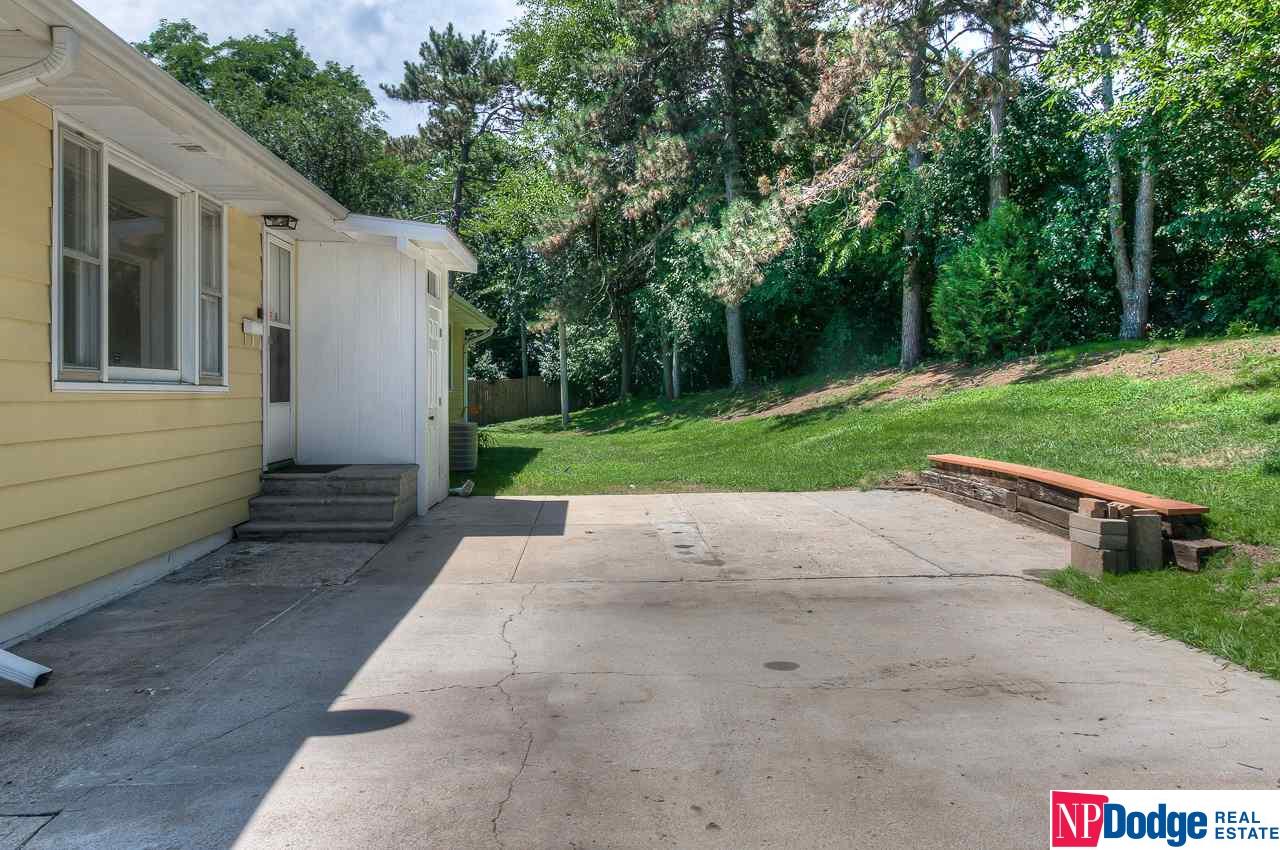1624 N 90th, Omaha, NE 68114