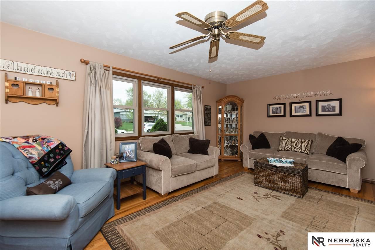 1712 N 107th, Omaha, NE 68114