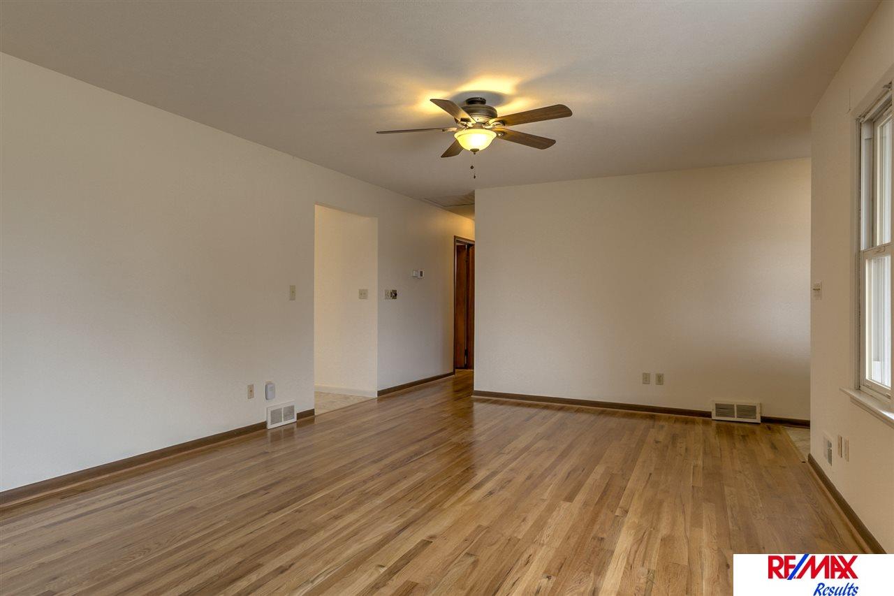 7602Windsor, Omaha, NE 68114