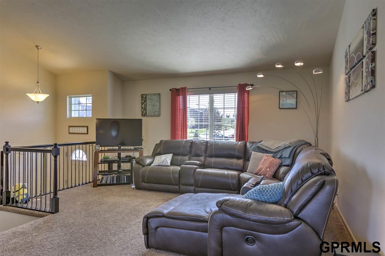 4655 N 160, Omaha, NE 68116