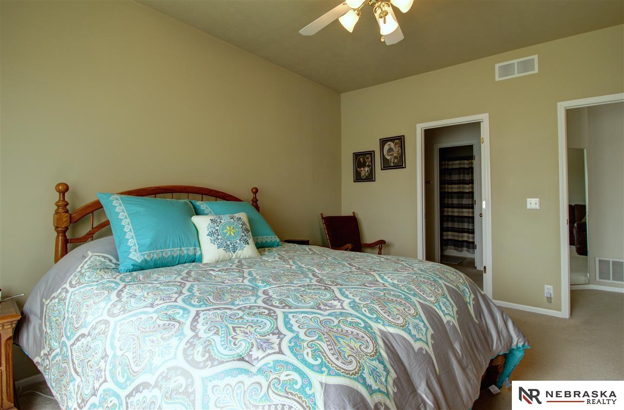 15027Camden, Omaha, NE 68116