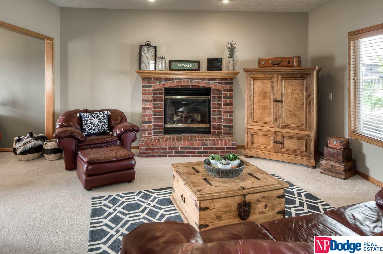6221 N 151st, Omaha, NE 68116
