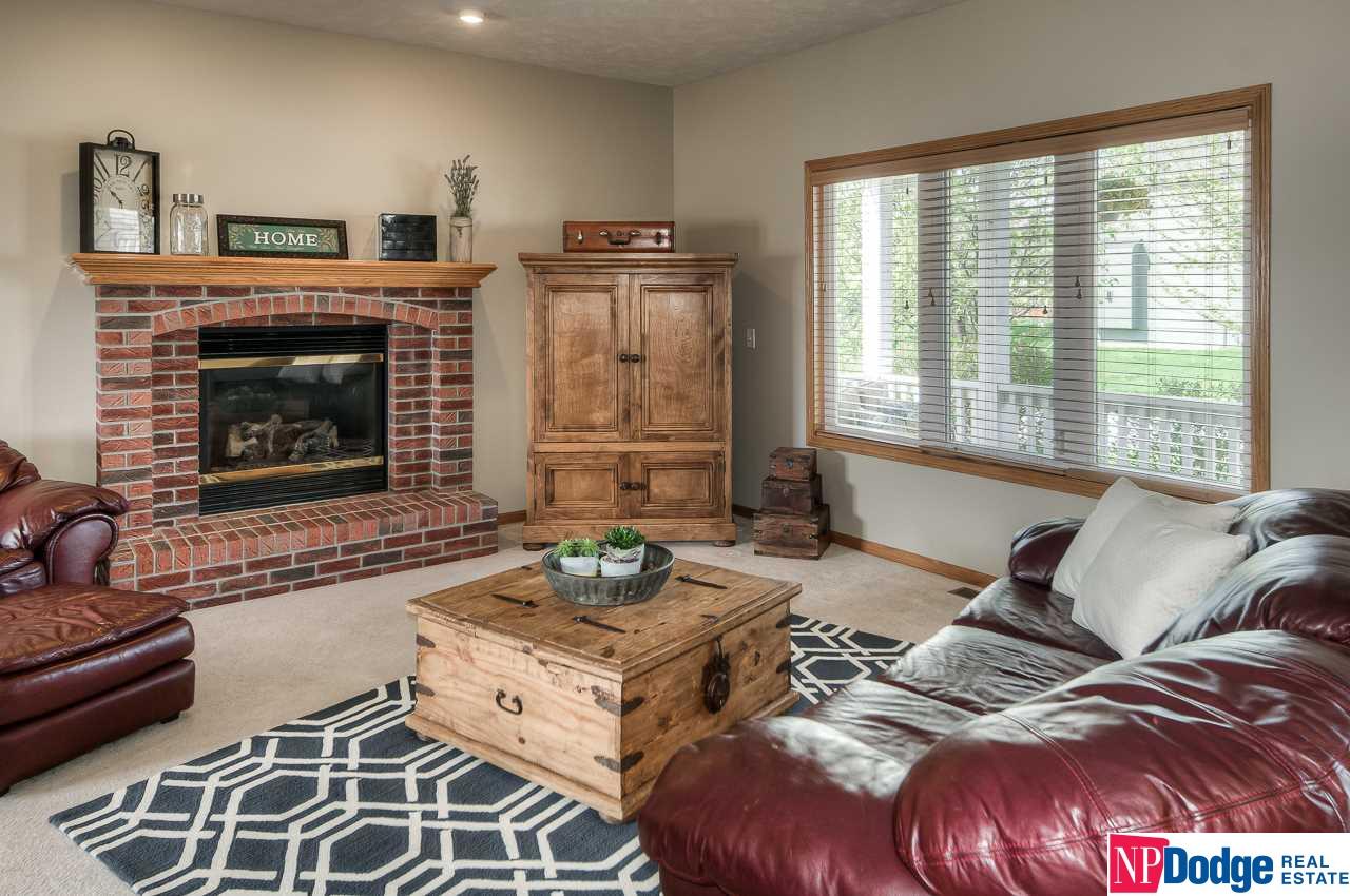 6221 N 151st, Omaha, NE 68116