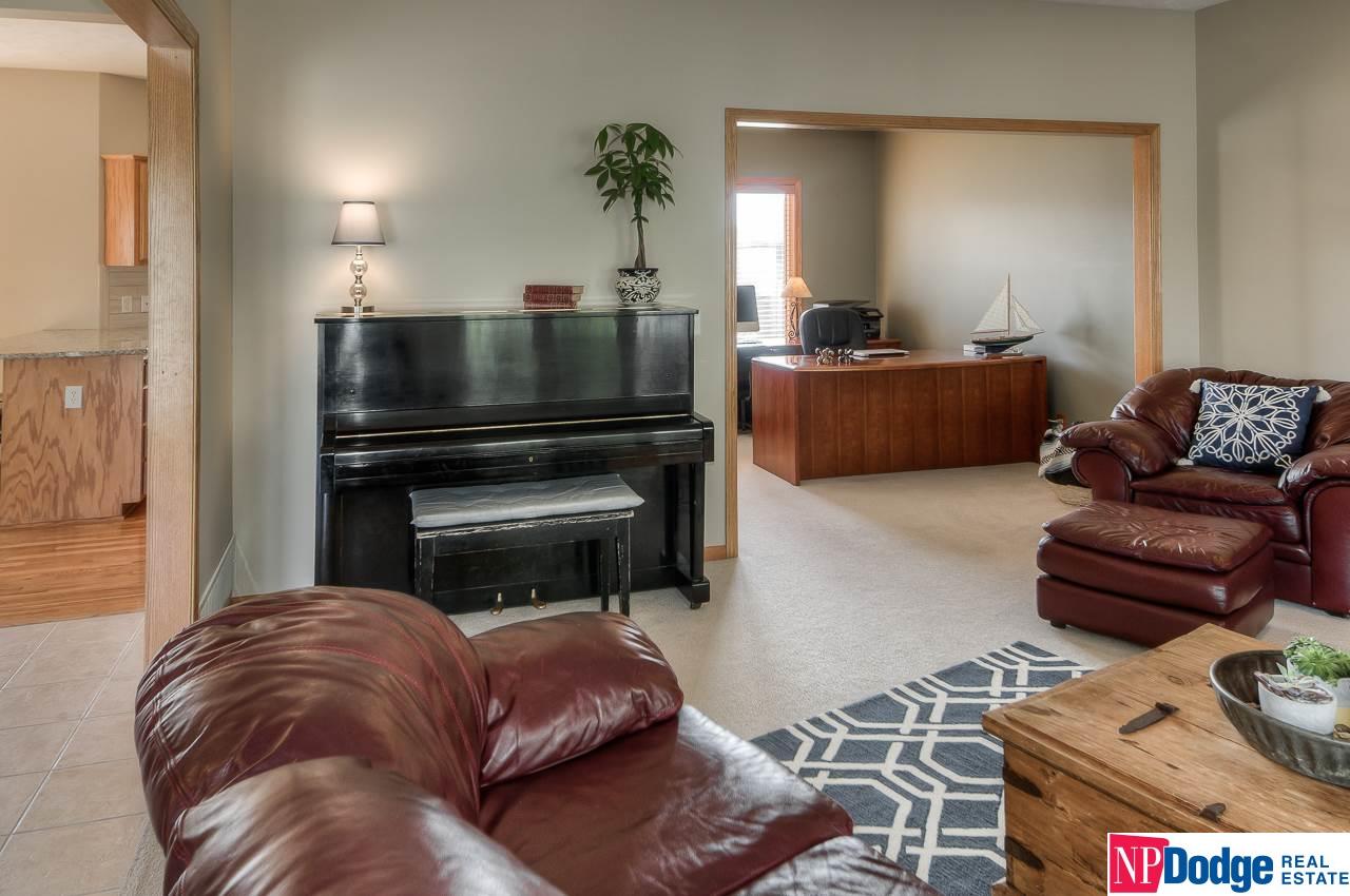 6221 N 151st, Omaha, NE 68116