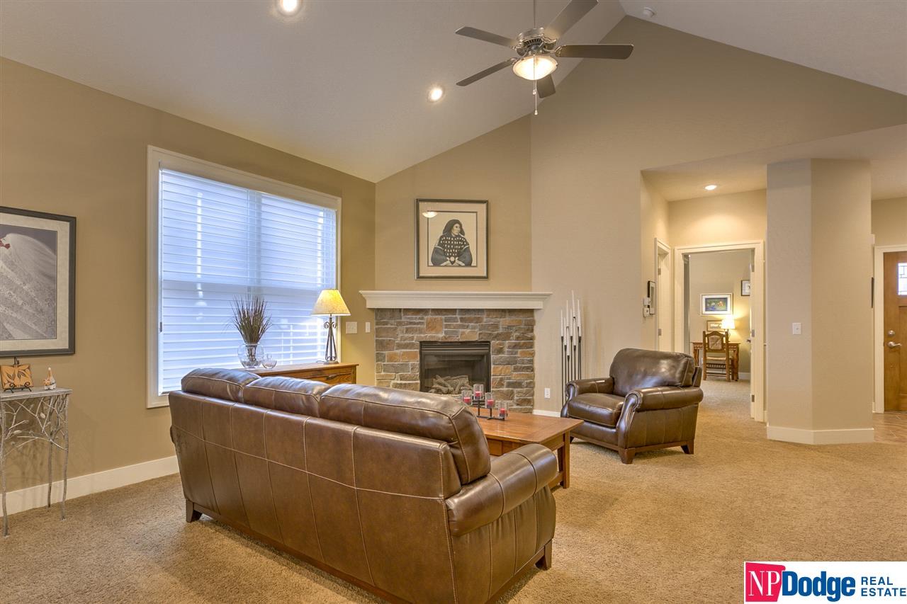 5702 N 158, Omaha, NE 68116