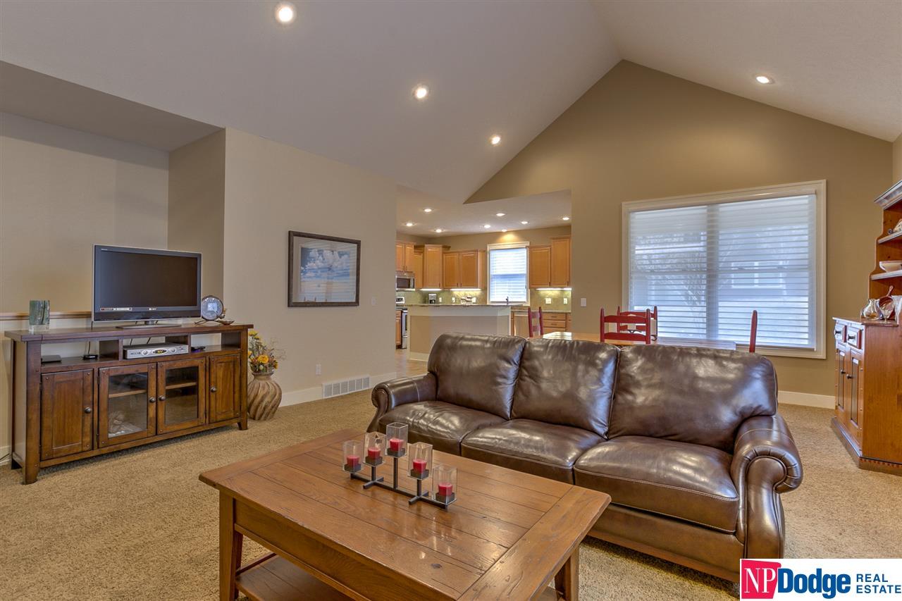 5702 N 158, Omaha, NE 68116