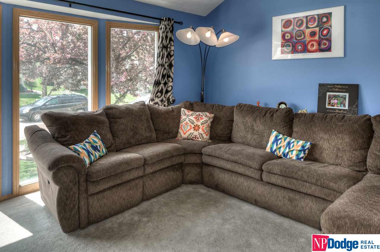 8190Willit, Omaha, NE 68122