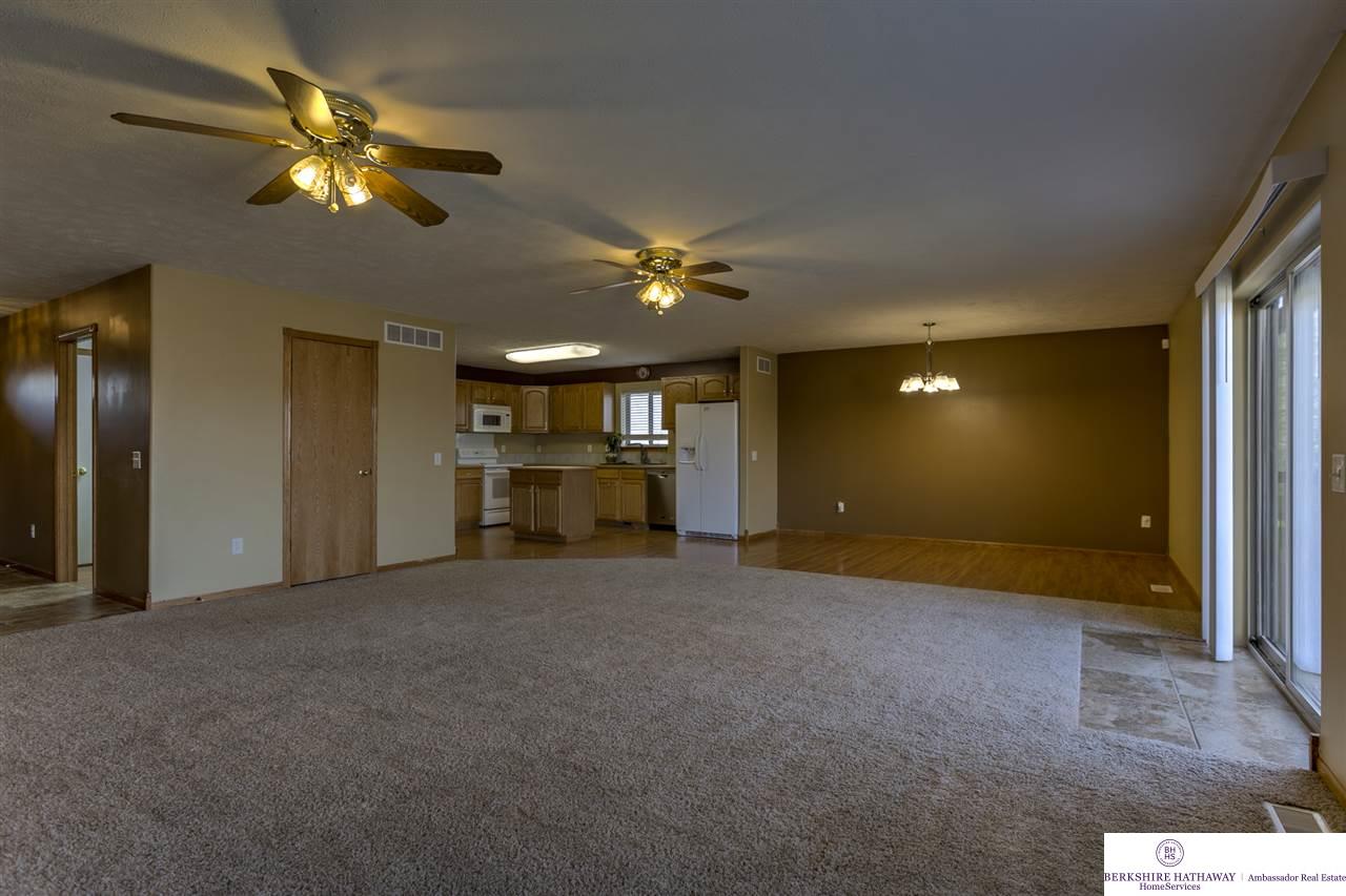 6726 N 104th, Omaha, NE 68122