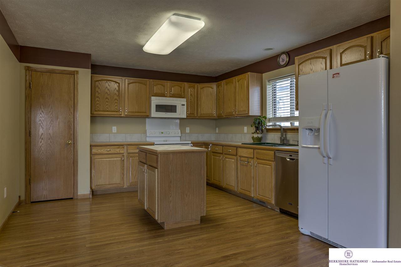 6726 N 104th, Omaha, NE 68122