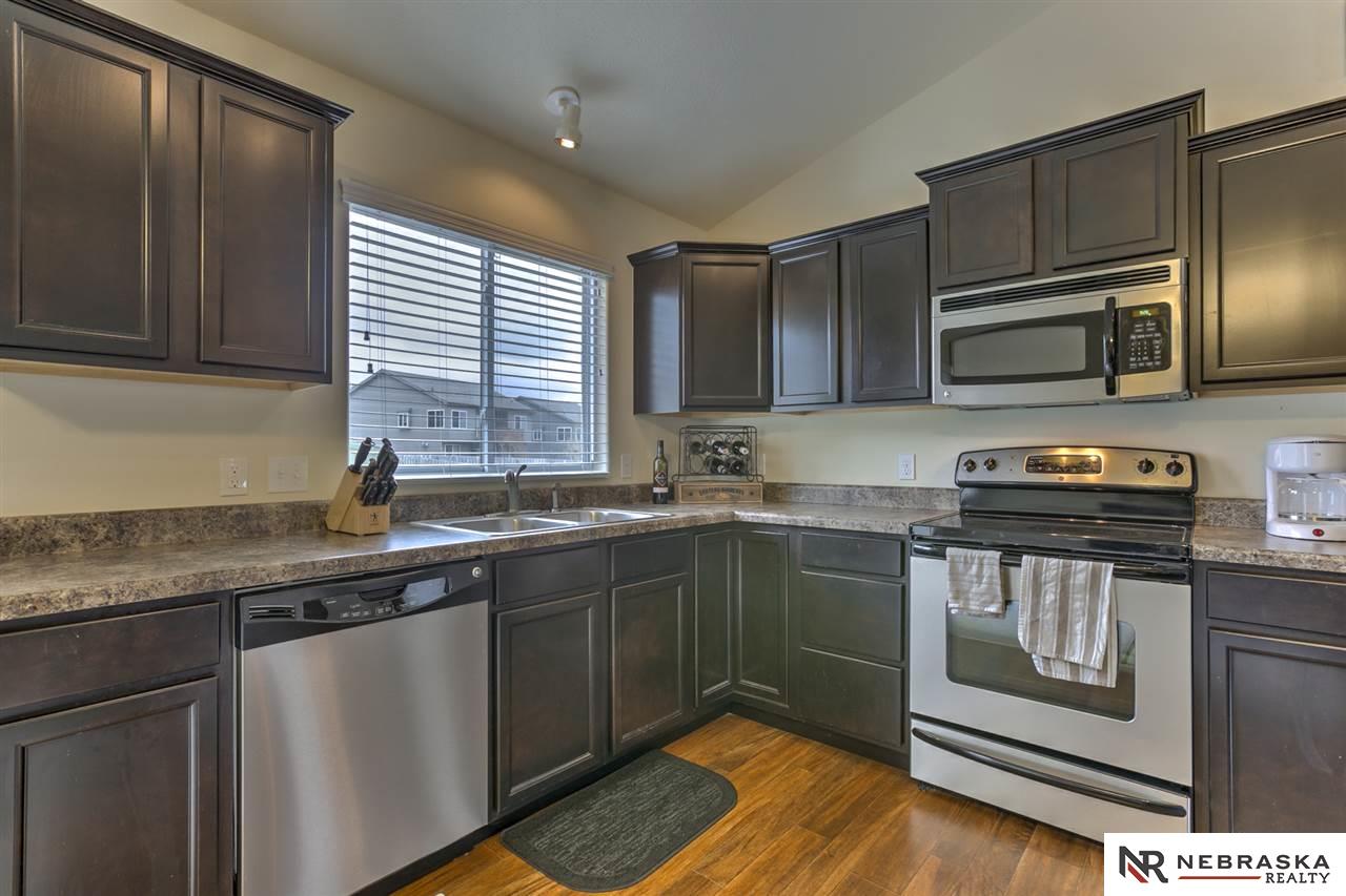 10605 S 27, Bellevue, NE 68123