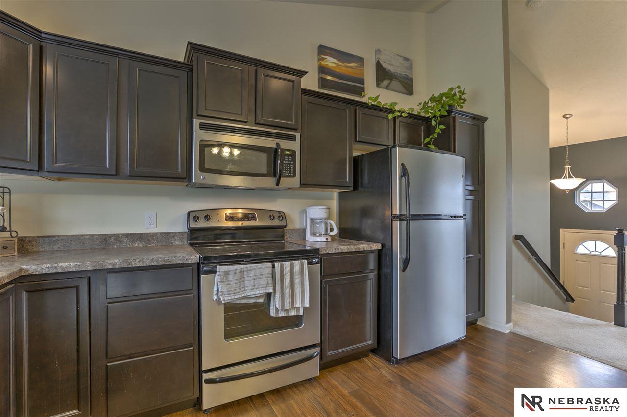 10605 S 27, Bellevue, NE 68123