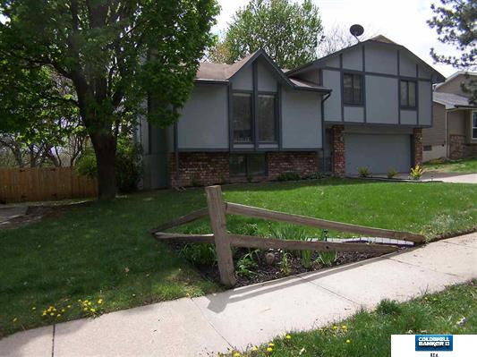 3725 Leawood Dr, Omaha, United States 68123
