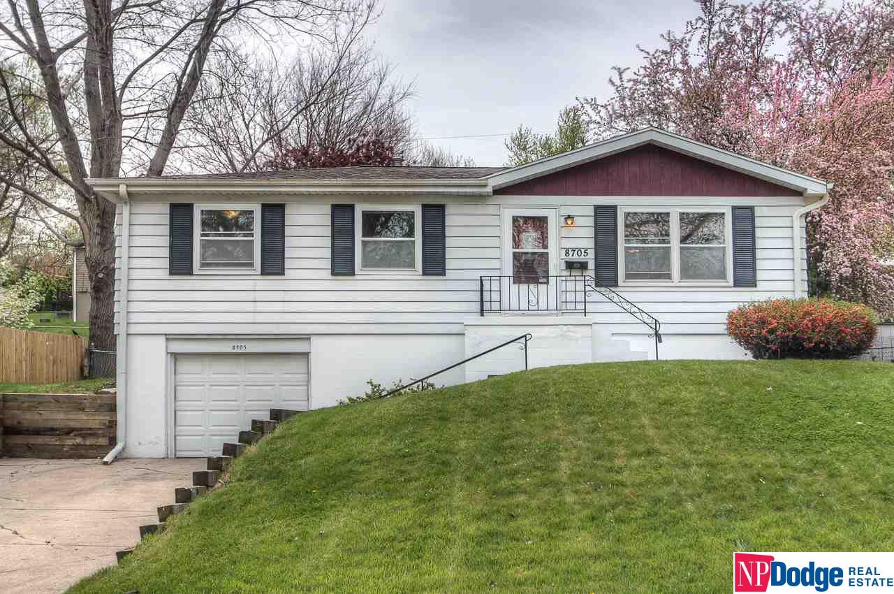 8705Westridge, Omaha, NE 68124