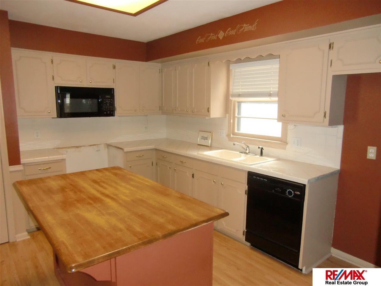 4824 S 92, Omaha, NE 68127