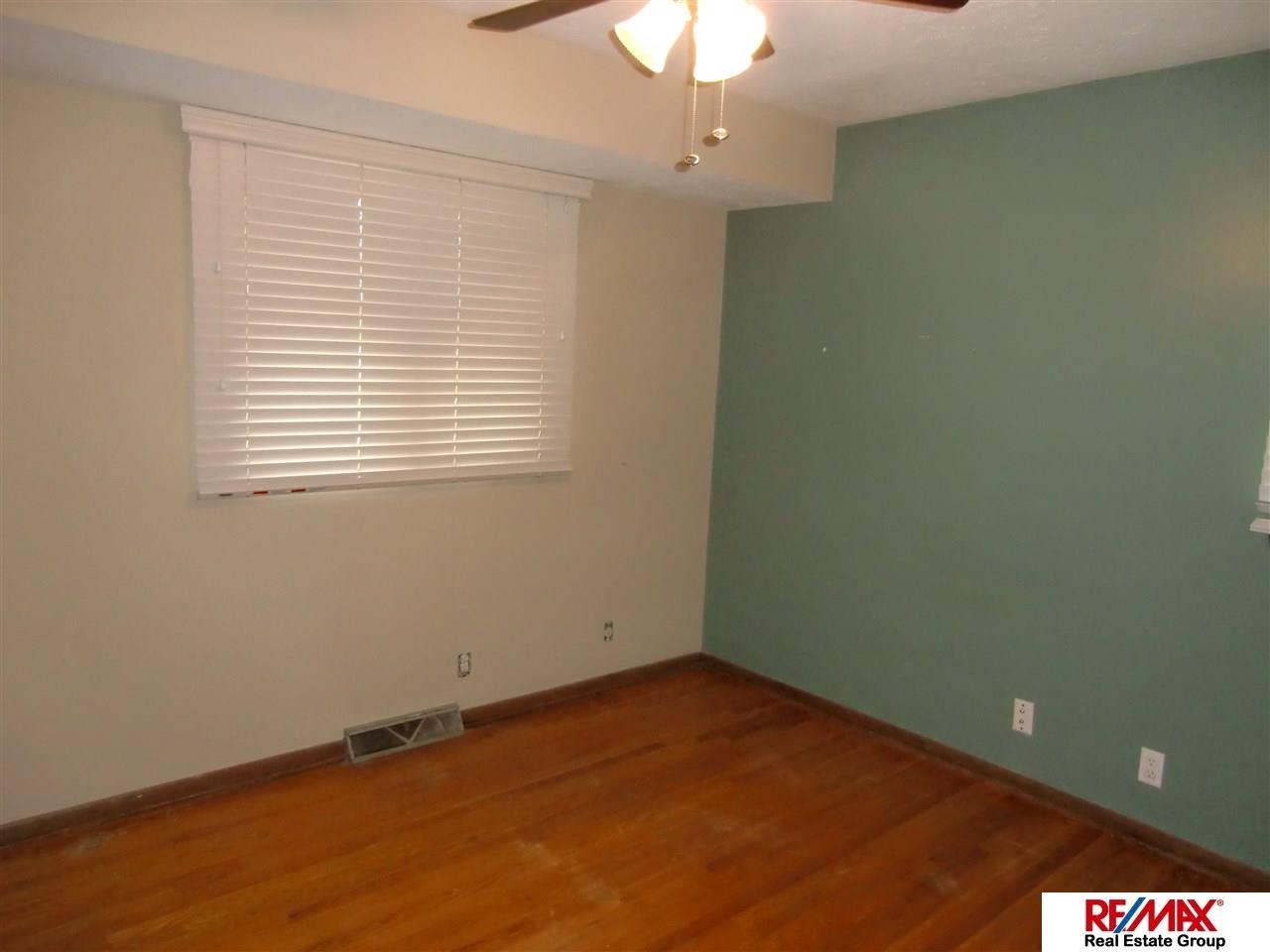 4824 S 92, Omaha, NE 68127
