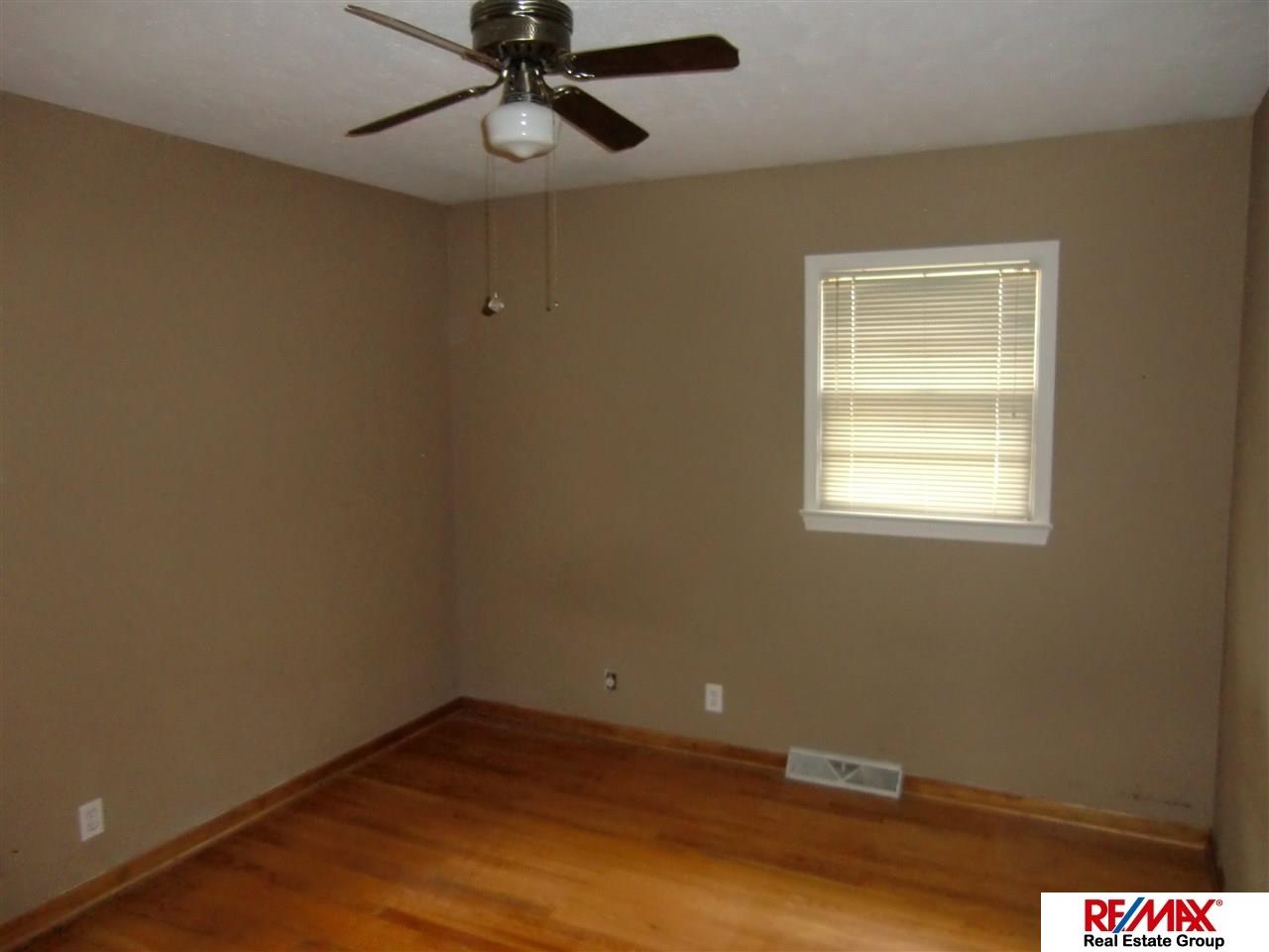 4824 S 92, Omaha, NE 68127