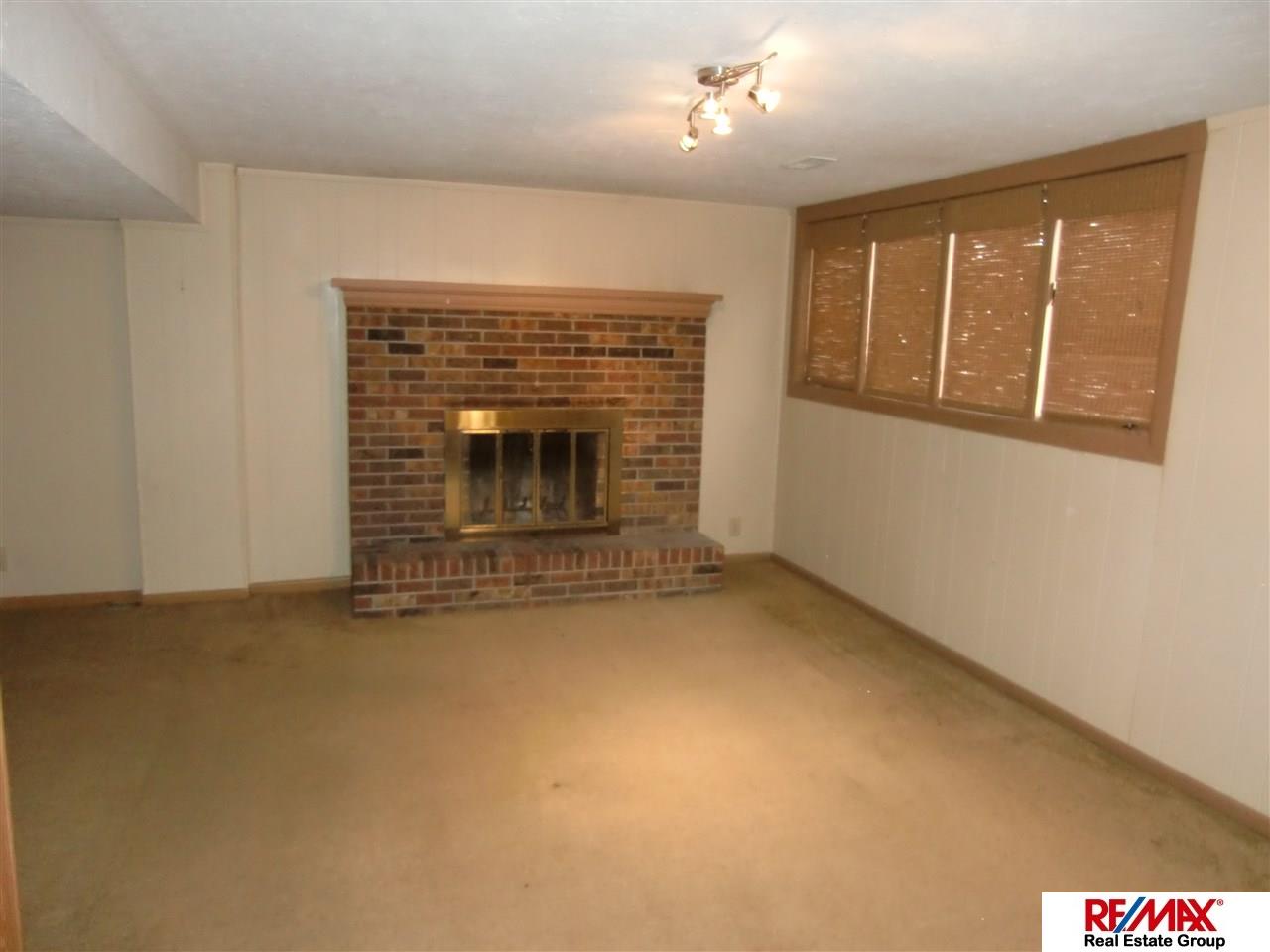 4824 S 92, Omaha, NE 68127