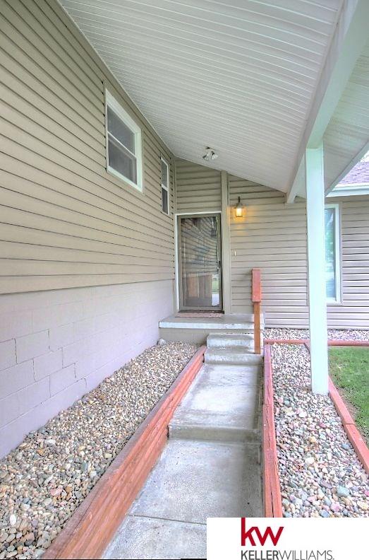 10235Mockingbird, Omaha, NE 68127