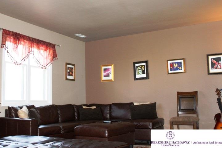 216 N 32, Omaha, NE 68131