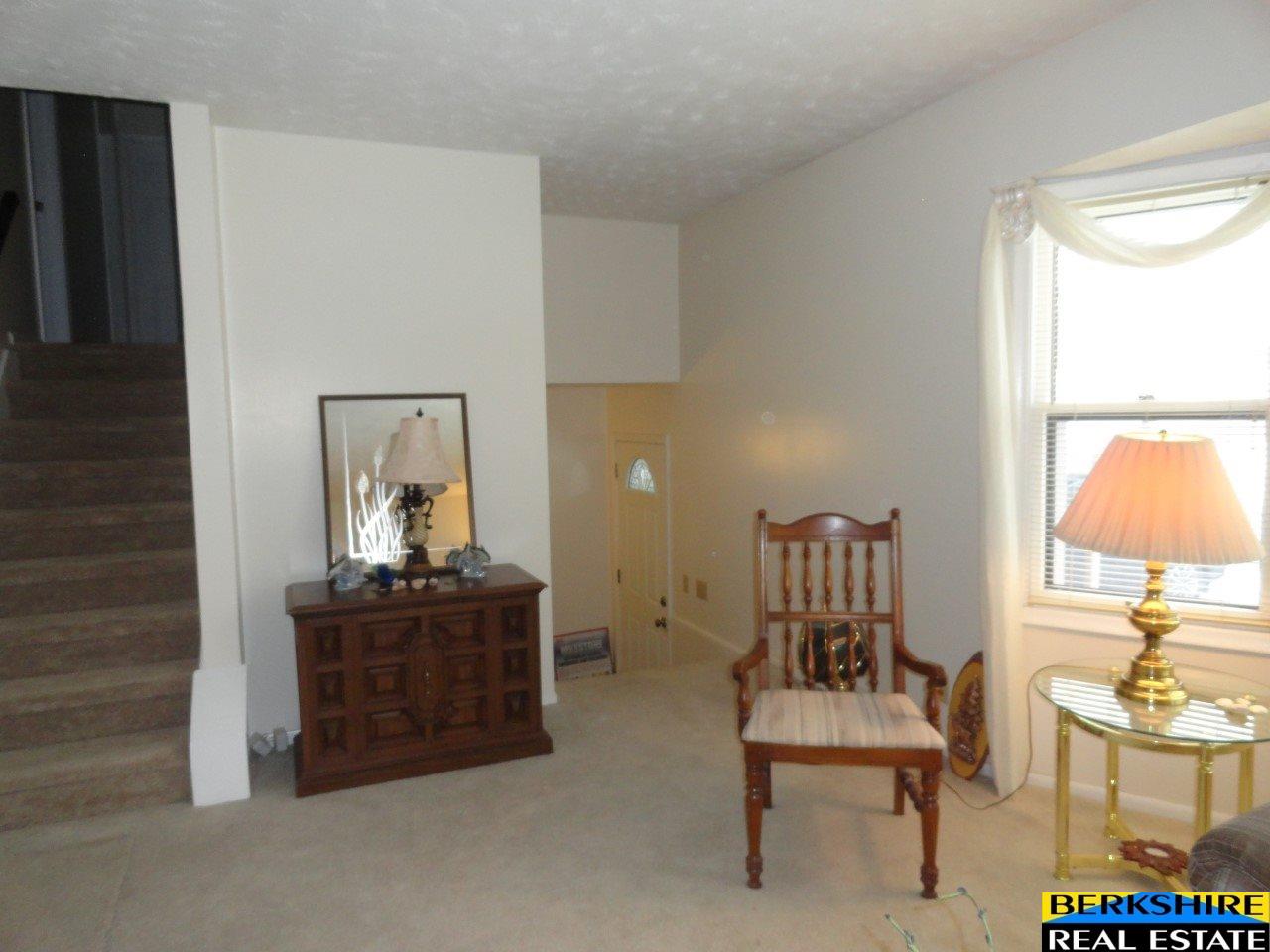9805Ames, Omaha, NE 68134