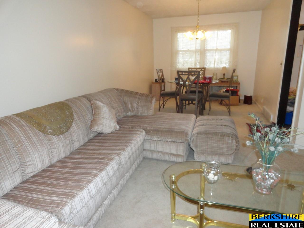 9805Ames, Omaha, NE 68134