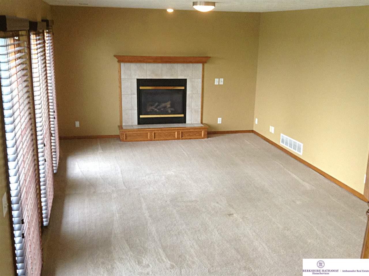 6401 N 102, Omaha, NE 68134