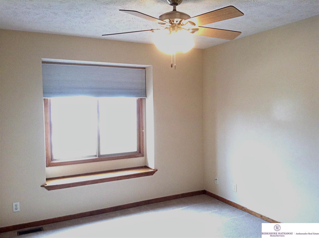 6401 N 102, Omaha, NE 68134