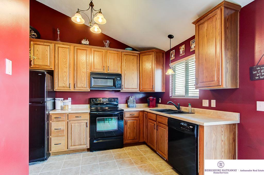 8119 S 159, Omaha, NE 68136