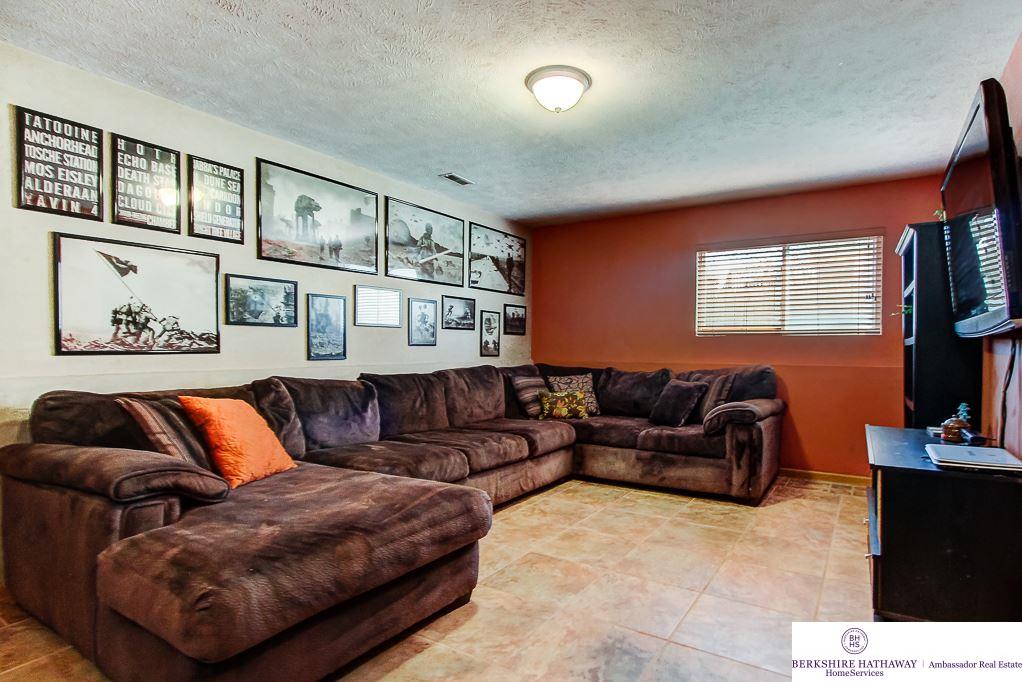 8119 S 159, Omaha, NE 68136