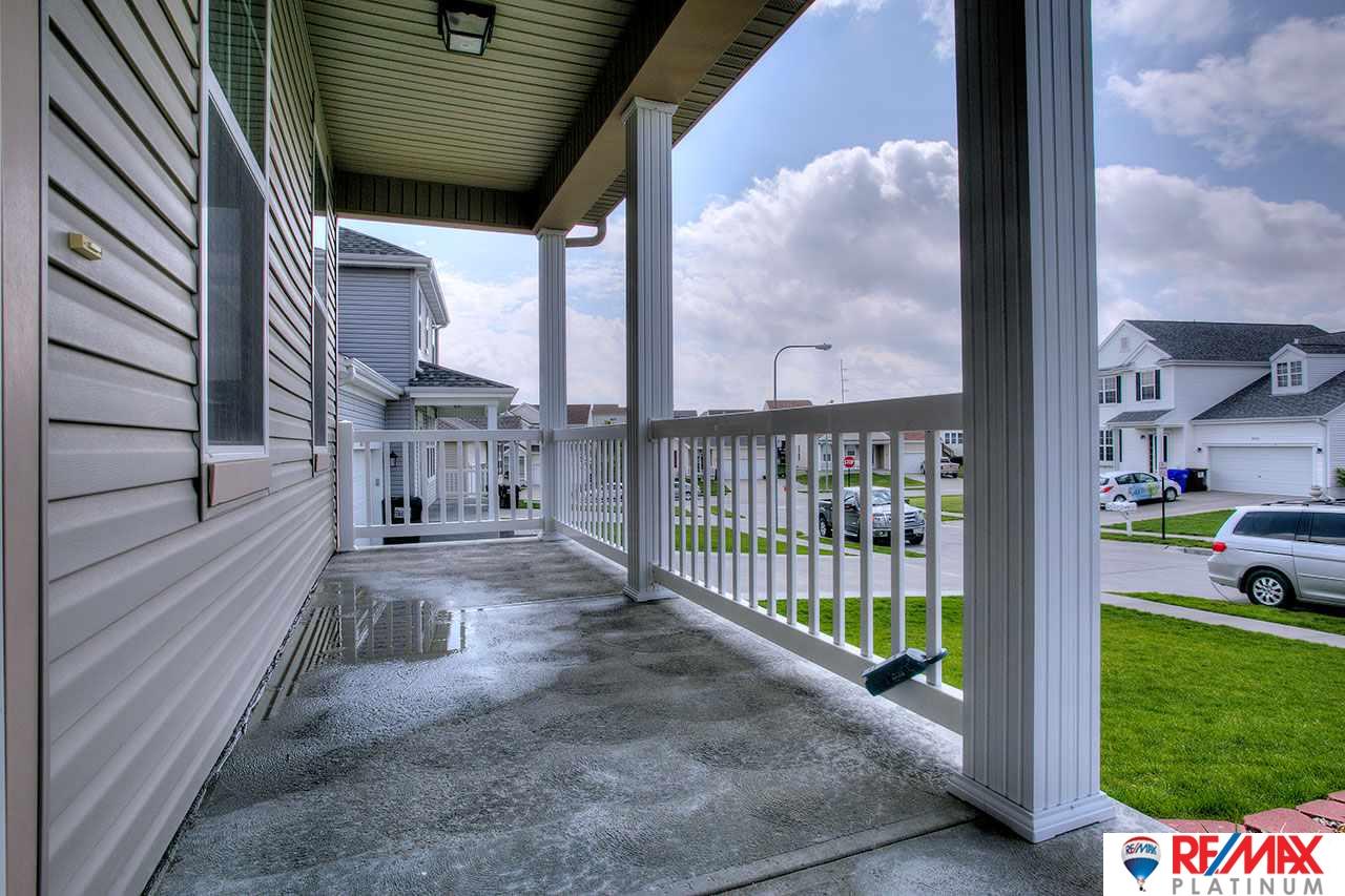 8815 S 164, Omaha, NE 68136