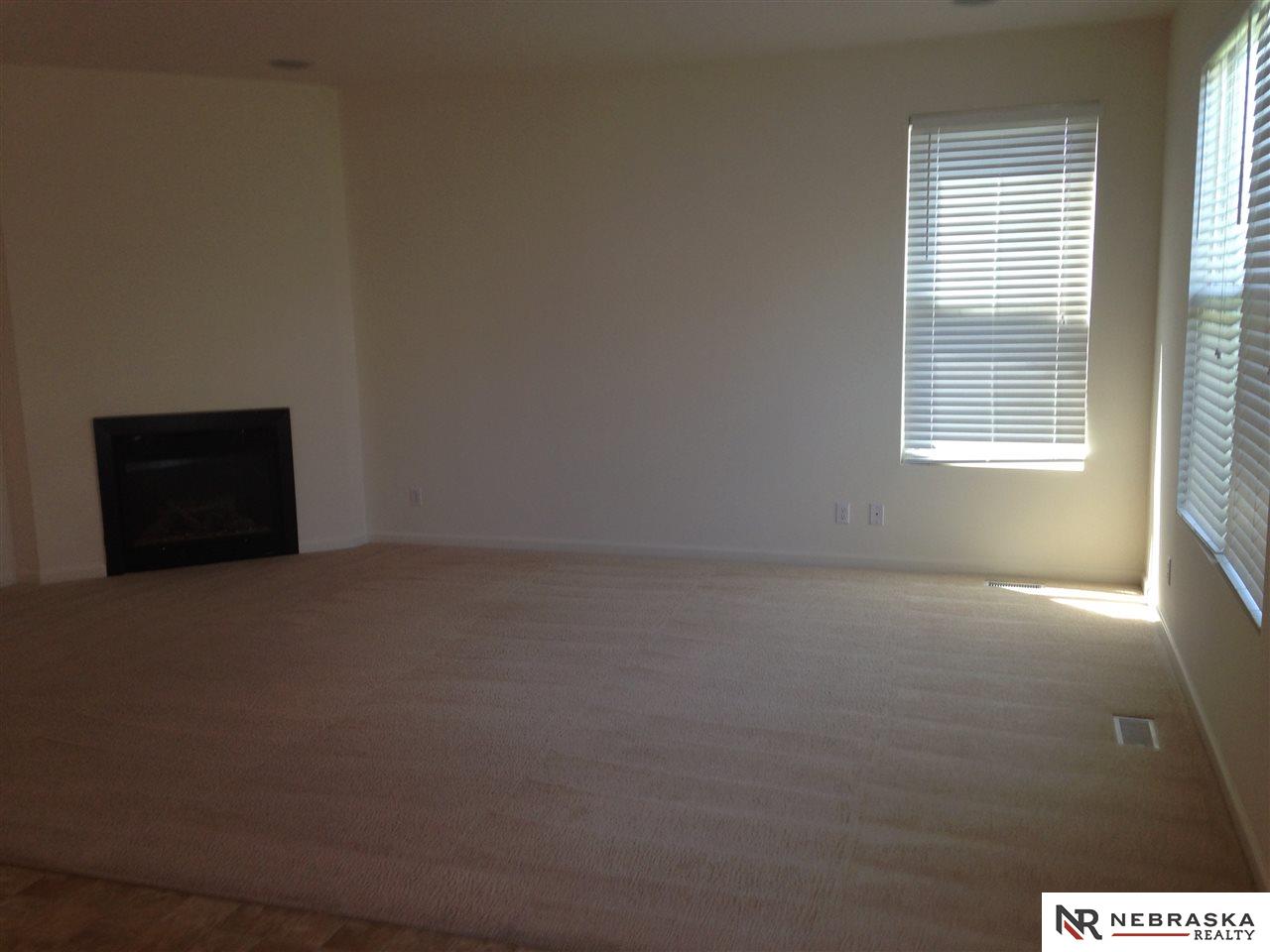 8620 S 163rd, Omaha, NE 68136