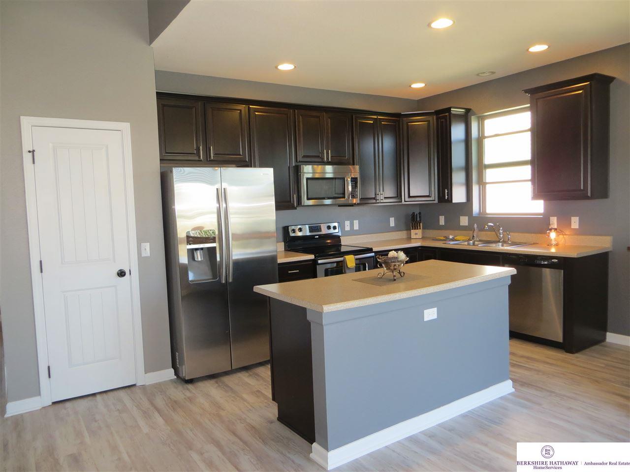 8425 S 164, Omaha, NE 68136
