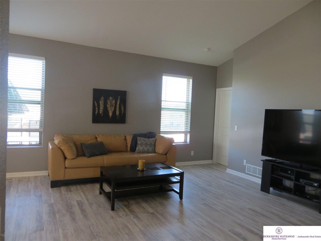 8425 S 164, Omaha, NE 68136