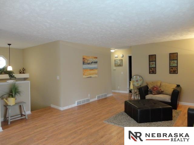 6423 S 137, Omaha, NE 68137