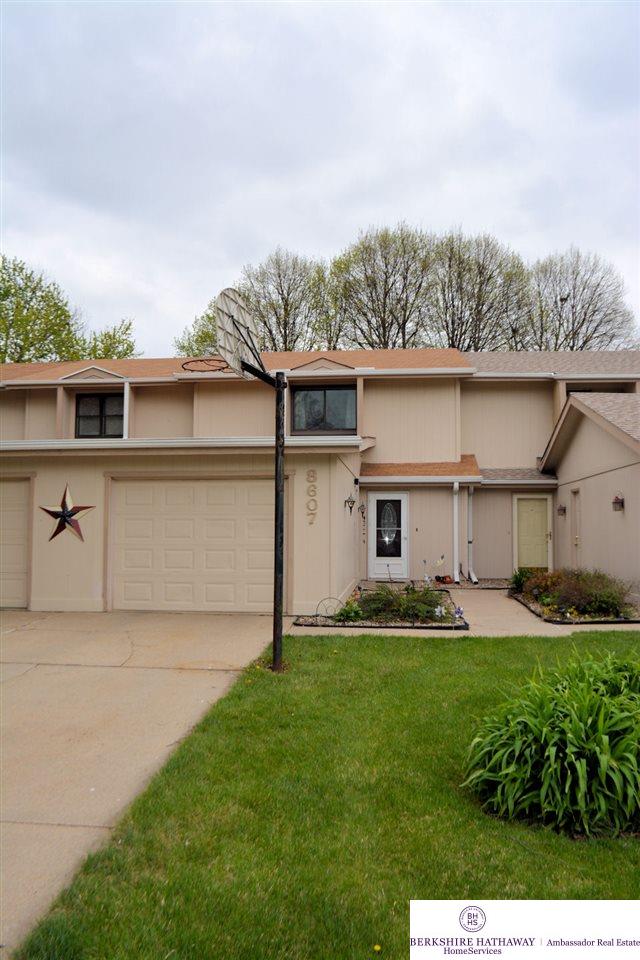 8607Meadows, Omaha, NE 68138