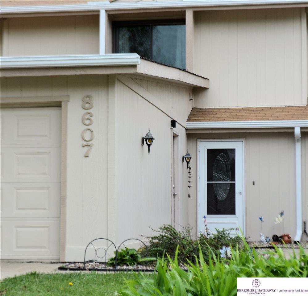 8607Meadows, Omaha, NE 68138