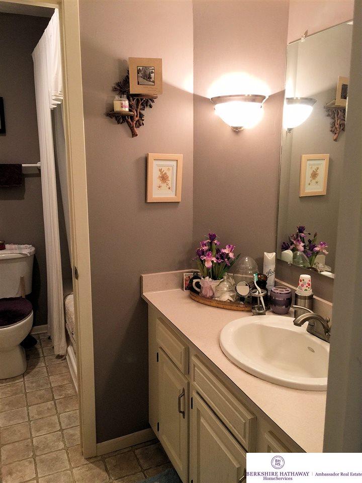 8607Meadows, Omaha, NE 68138