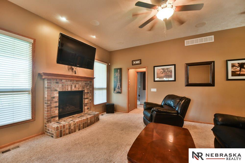 7736 S 155, Omaha, NE 68138