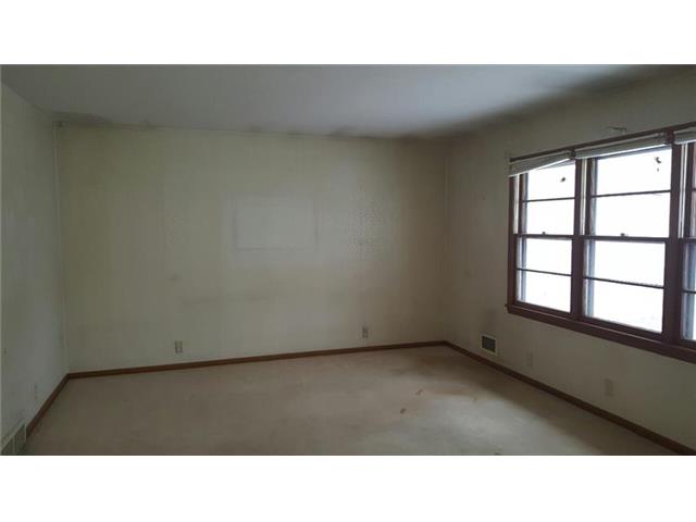 2116 S 121 StOmaha, NE, 68144Douglas County