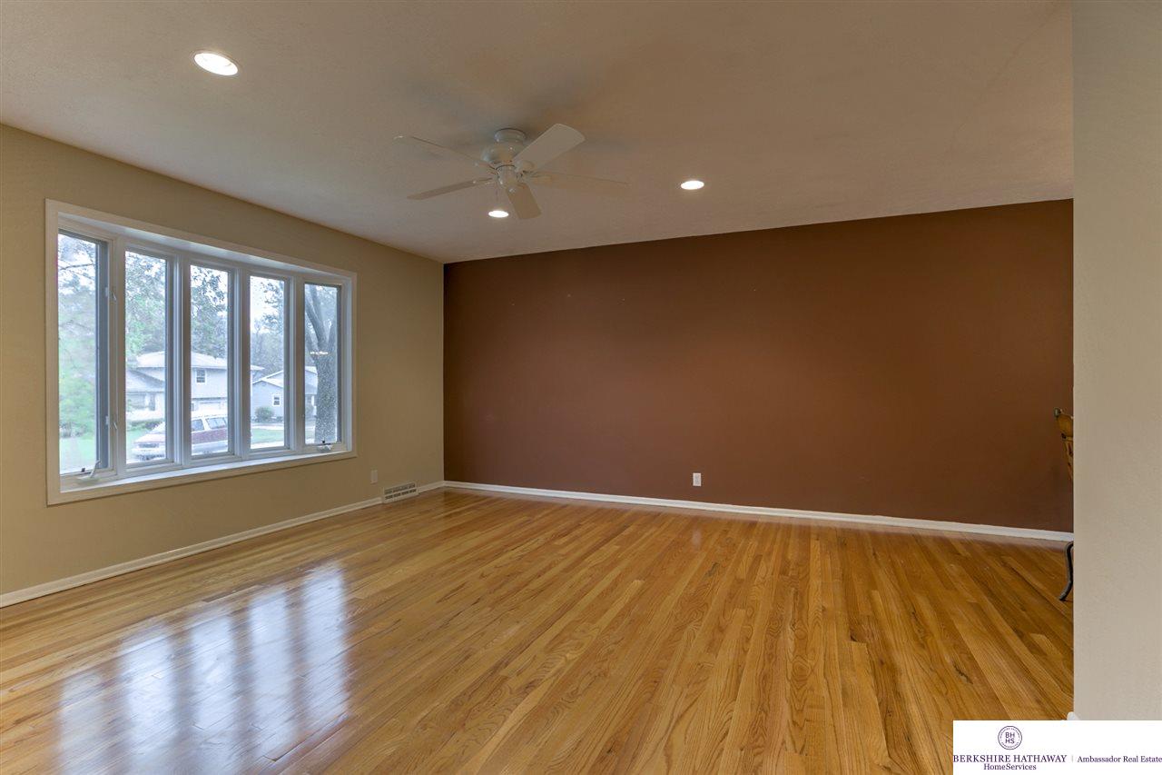 10937Prairie, Omaha, NE 68144