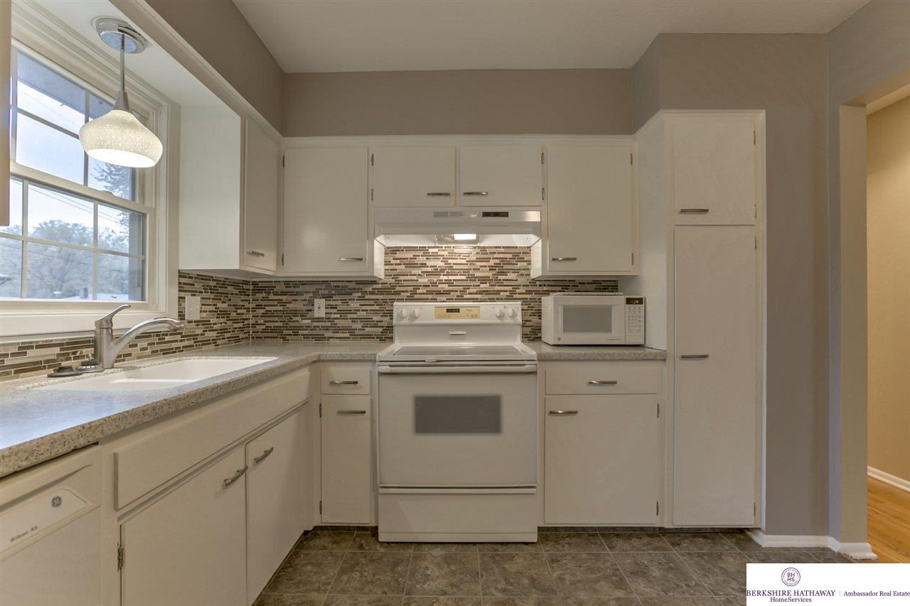 10937Prairie, Omaha, NE 68144