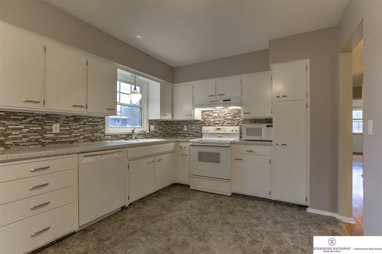 10937Prairie, Omaha, NE 68144